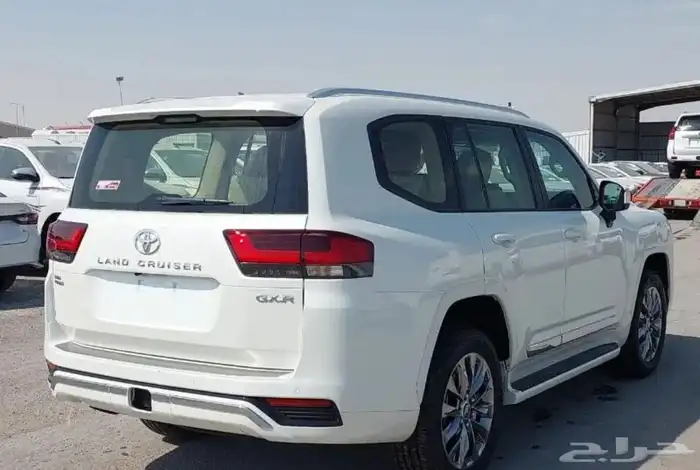 تويوتا لاند كروزرL4 المديل 2025 ابيض تقسيط على بنك الرياض 1