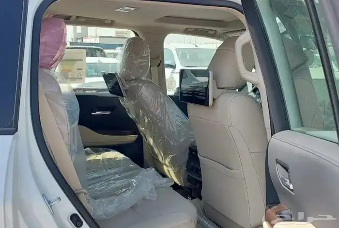 تويوتا لاند كروزرL4 المديل 2025 ابيض تقسيط على بنك الرياض 6