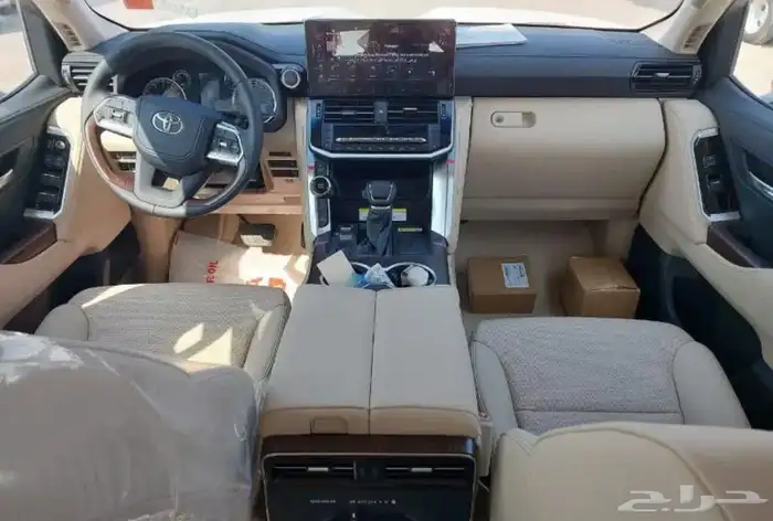 تويوتا لاند كروزرL4 المديل 2025 ابيض تقسيط على بنك الرياض 3