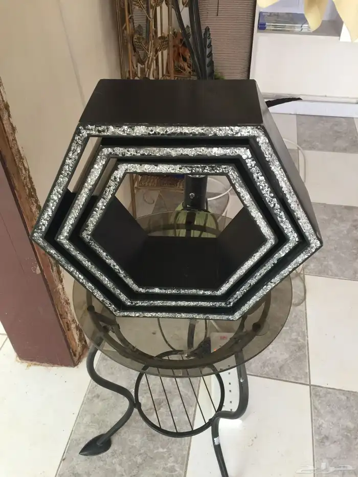 لوحات .. أشجار زينة .. لمبات اضاءة .. كماليات للبيع 4