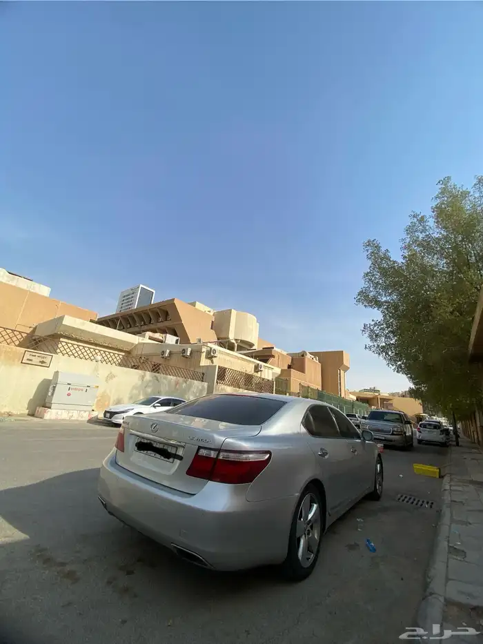 لكزس LS460 3