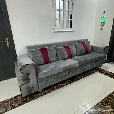 كنب نظيف مع طاولة 1