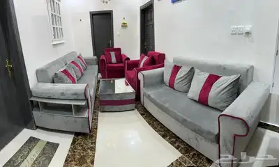 كنب نظيف مع طاولة 0