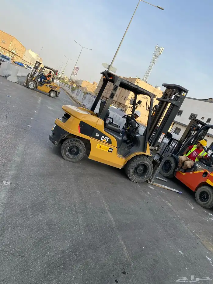 رافعات شوكية للايجار 3