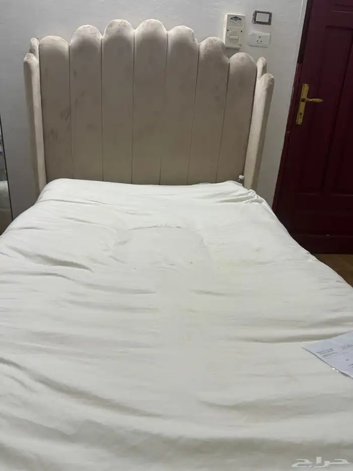 سرير ومرتبه نظيف للبيع 0