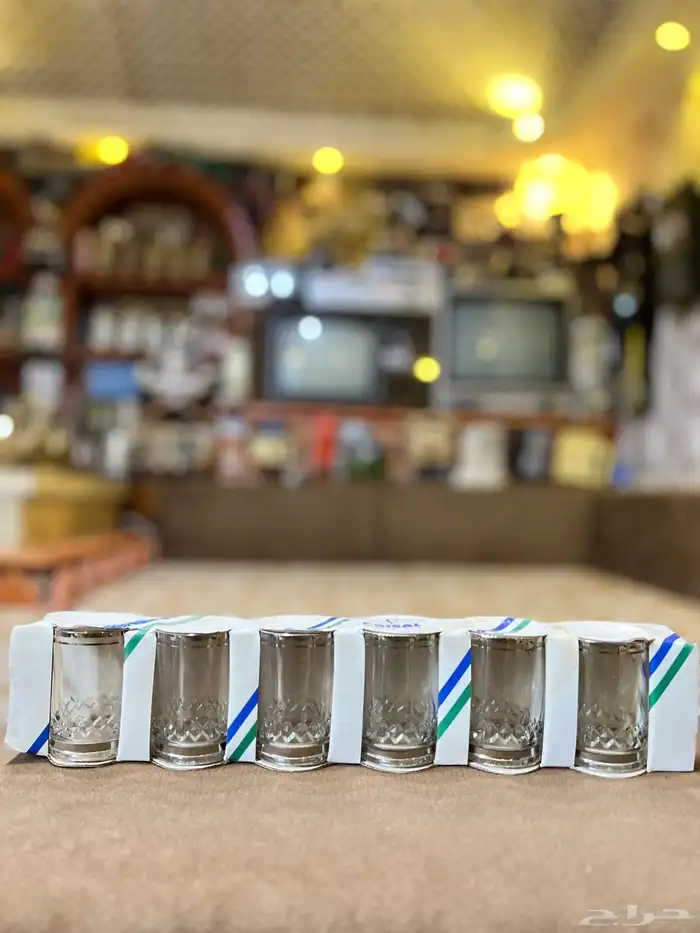 كاسات الشاي النقشة والحجم القديم 0