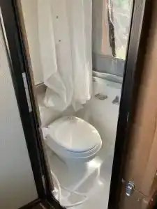 كارافان امريكي سحب متنقل camper 2018 موجود بالاحساء 8