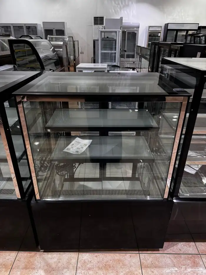 ثلاجة عرض حلا لون أسود أشكال وأحجام مختلفة 3