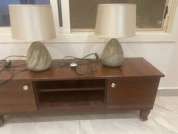 طاوله مع ابجورات 0
