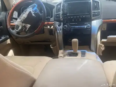 جيب لاندكروزر VxRموديل 2015 قطع غيار تشليح فقط 7