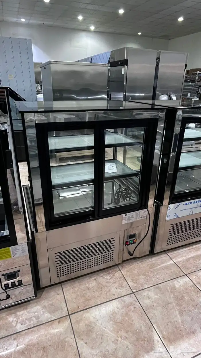 ثلاجة عرض حلا لون أسود أشكال وأحجام مختلفة 5