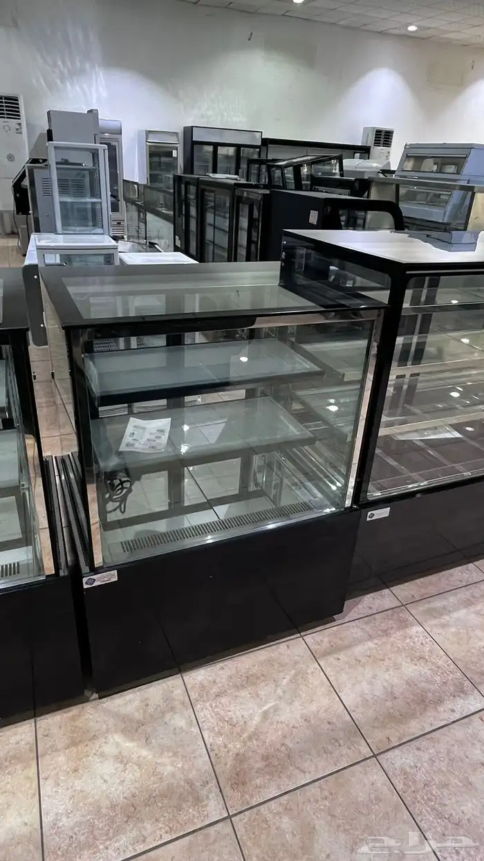 ثلاجة عرض حلا لون أسود أشكال وأحجام مختلفة 8