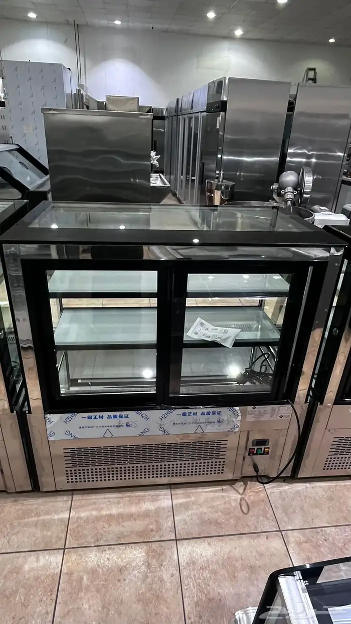 ثلاجة عرض حلا لون أسود أشكال وأحجام مختلفة 4