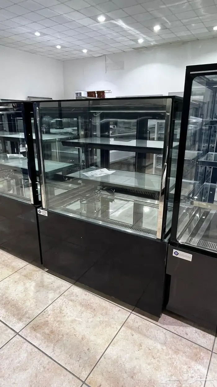 ثلاجة عرض حلا لون أسود أشكال وأحجام مختلفة 6