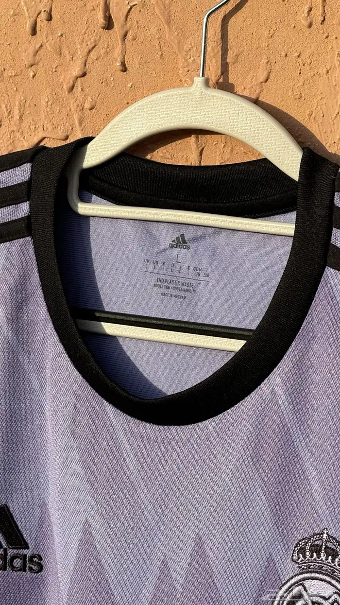 تيشرت ريال مدريد 22 23 الاحتياطي البنفسجي 4