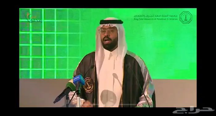 مقدم محترف باللغتين حفل محافل مؤتمر معرض مناسبة احتفال 4