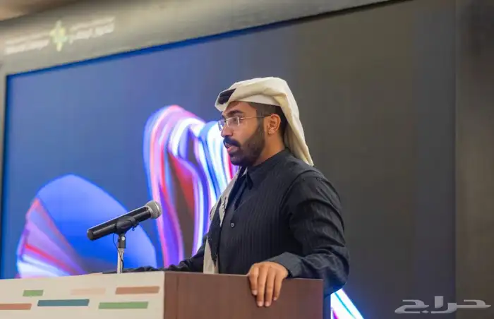 مقدم محترف باللغتين حفل محافل مؤتمر معرض مناسبة احتفال 1