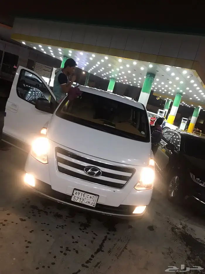 نقل من حي لبن وحي المهديه وحي عرقه ولكل حي سياراته 4