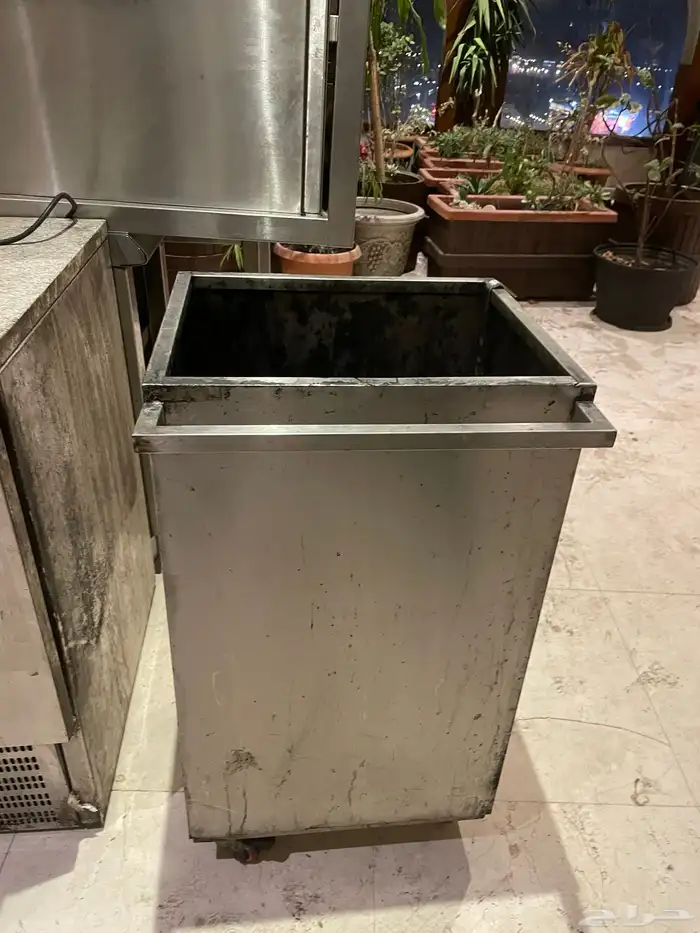 معدات مطاعم وكراسي وذولات وديكور خشب واجهزه تكيف 4