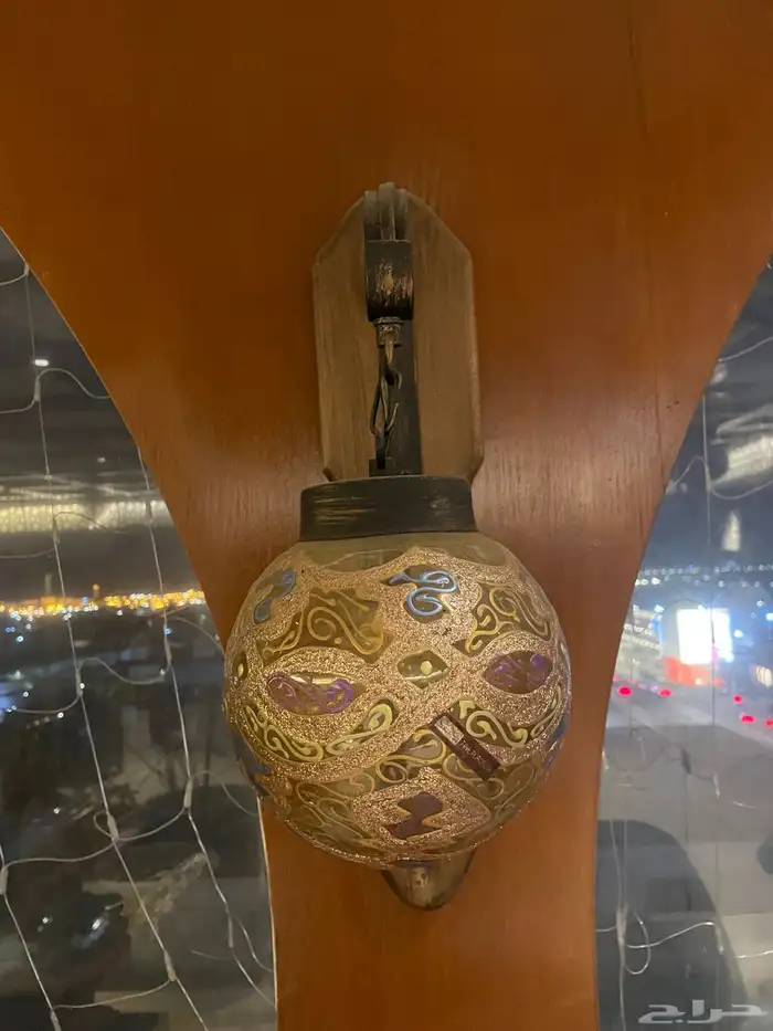 معدات مطاعم وكراسي وذولات وديكور خشب واجهزه تكيف 6