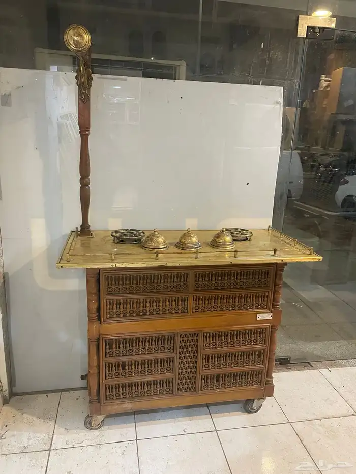 معدات مطاعم وكراسي وذولات وديكور خشب واجهزه تكيف 14