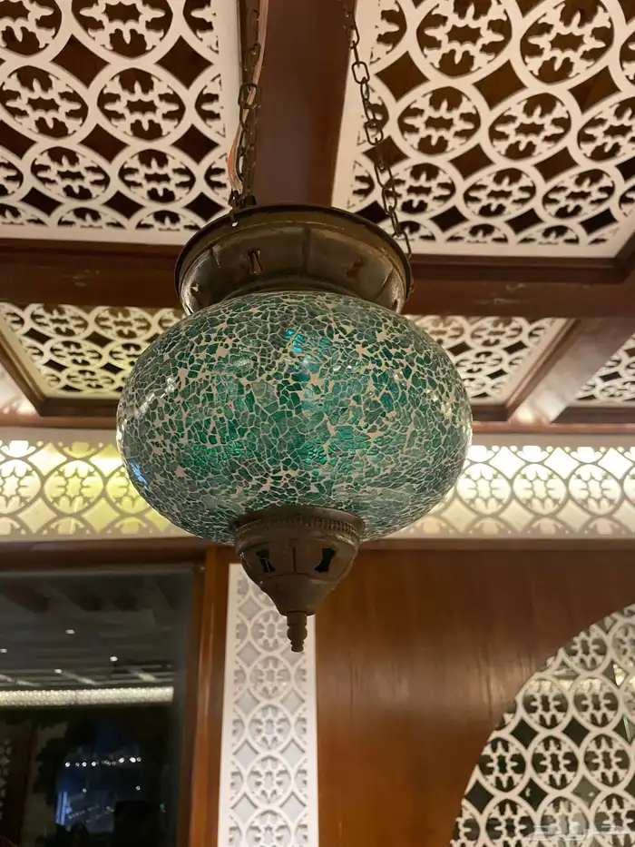 معدات مطاعم وكراسي وذولات وديكور خشب واجهزه تكيف 8