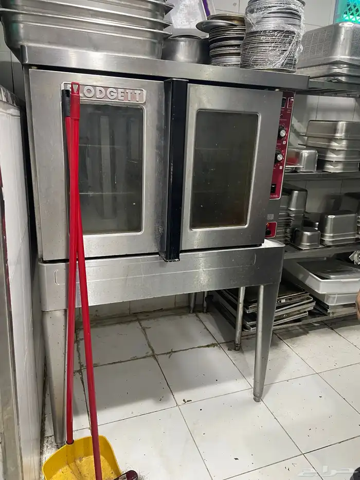 معدات مطاعم وكراسي وذولات وديكور خشب واجهزه تكيف 18