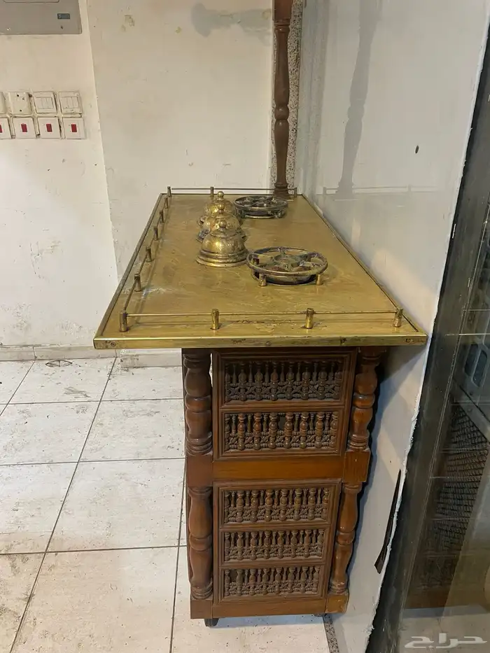 معدات مطاعم وكراسي وذولات وديكور خشب واجهزه تكيف 12