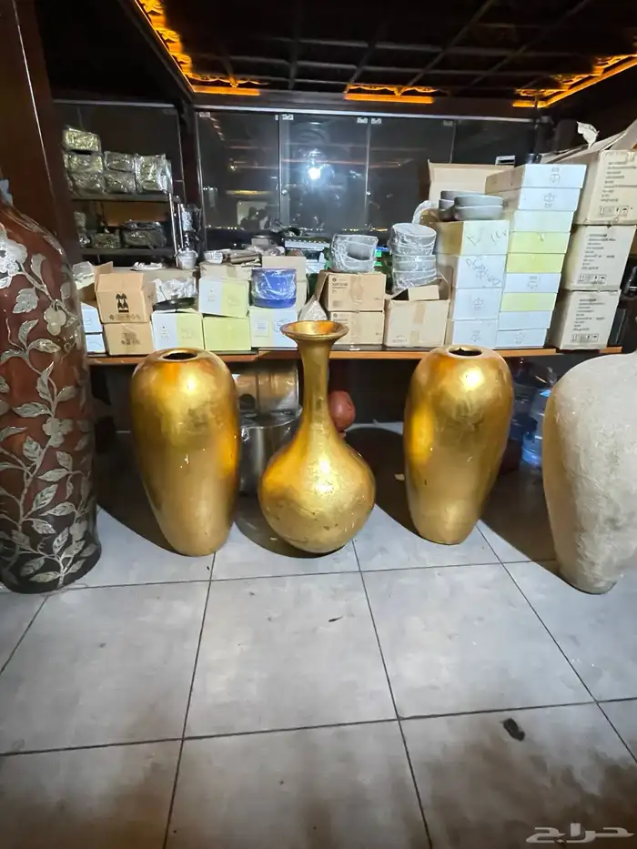 معدات مطاعم وكراسي وذولات وديكور خشب واجهزه تكيف 15