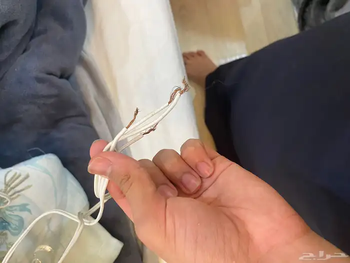 تحف وطاوله طعام جديد ونجف تلفزيون قديم وسجاد تركي 8
