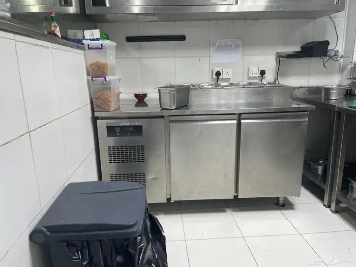 معدات مطاعم وكراسي وذولات وديكور خشب واجهزه تكيف 19