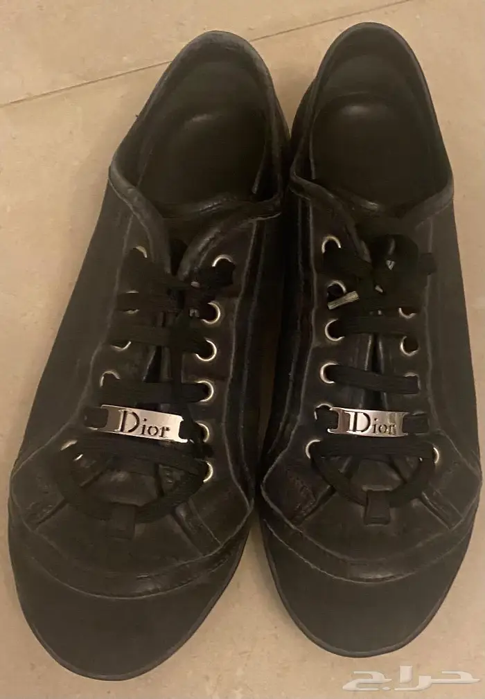 جزم وفساتين براند Dior UGGs dutch and Gabbana Burberry 4