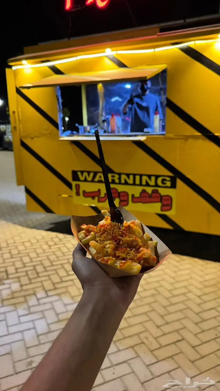 فود ترك للبيع او للاجار مع خزان ماء وثلاجة وفرزن9000 ومطور 0