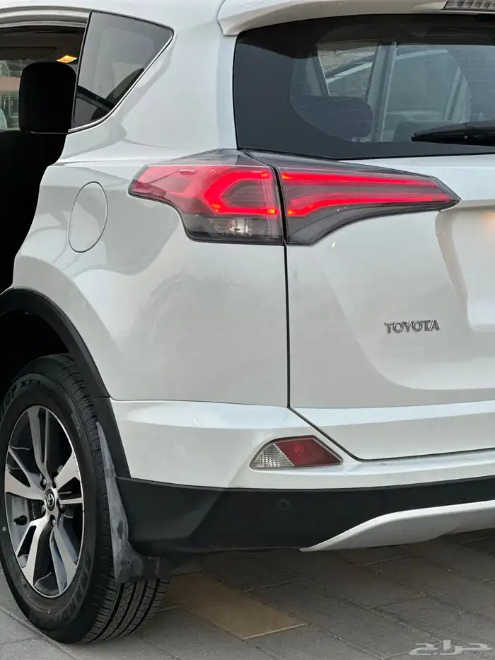 ((تم البيع)) رافور 2016 RAV4 فل مخزن مستخدم أول 24