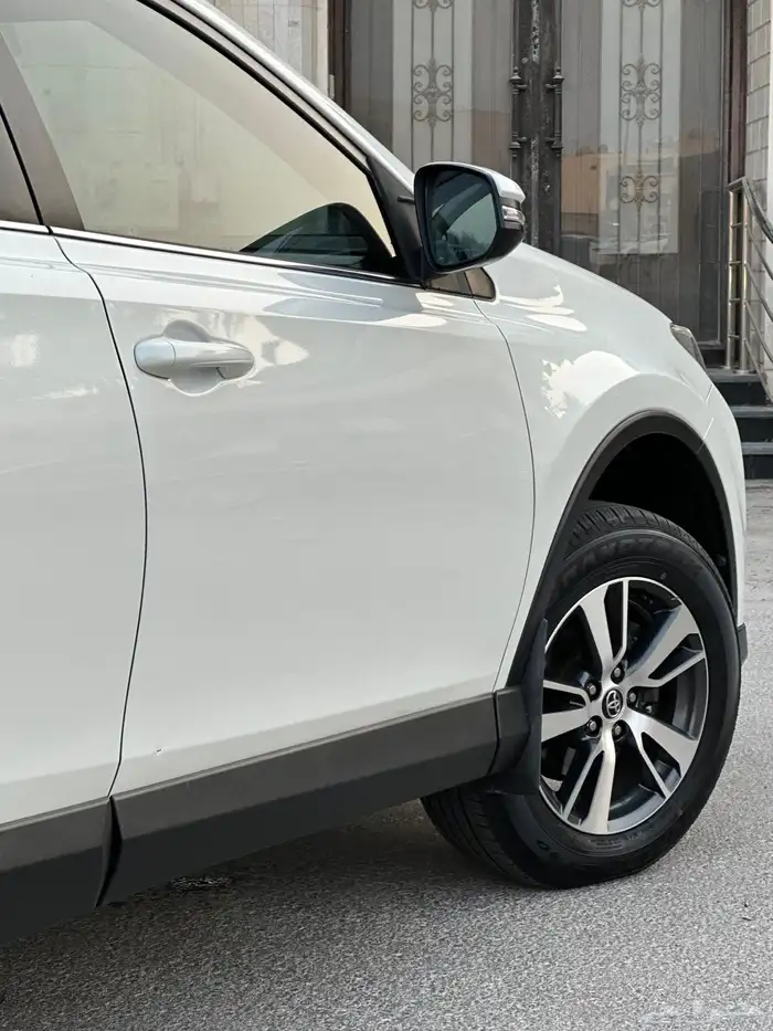 ((تم البيع)) رافور 2016 RAV4 فل مخزن مستخدم أول 17