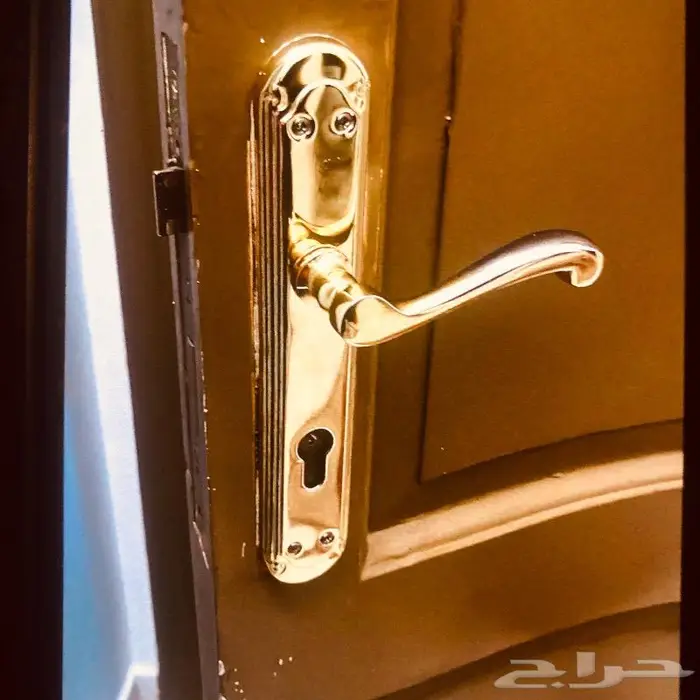 مقبض باب لون ذهبي 2