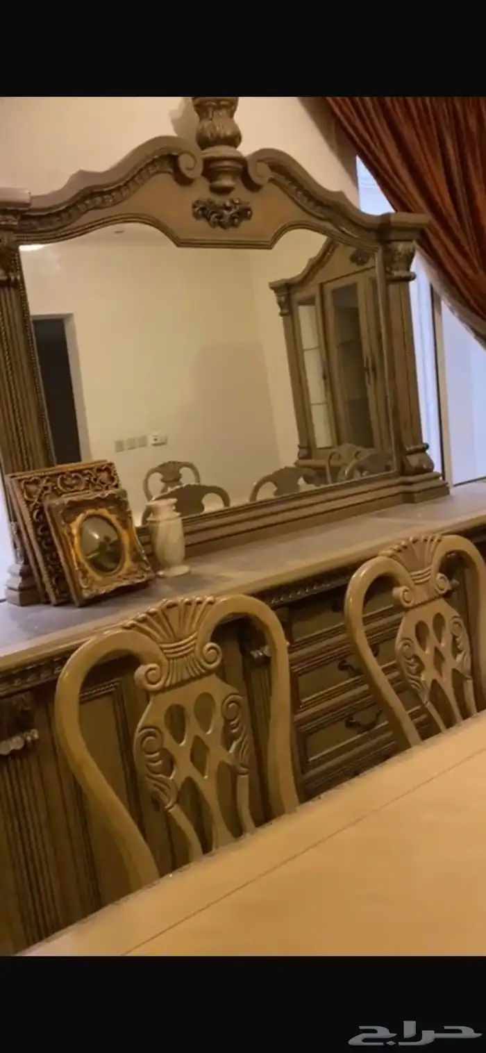 طاولة أكل كلاسيك فاخرة مع بوفيه ودولاب 2