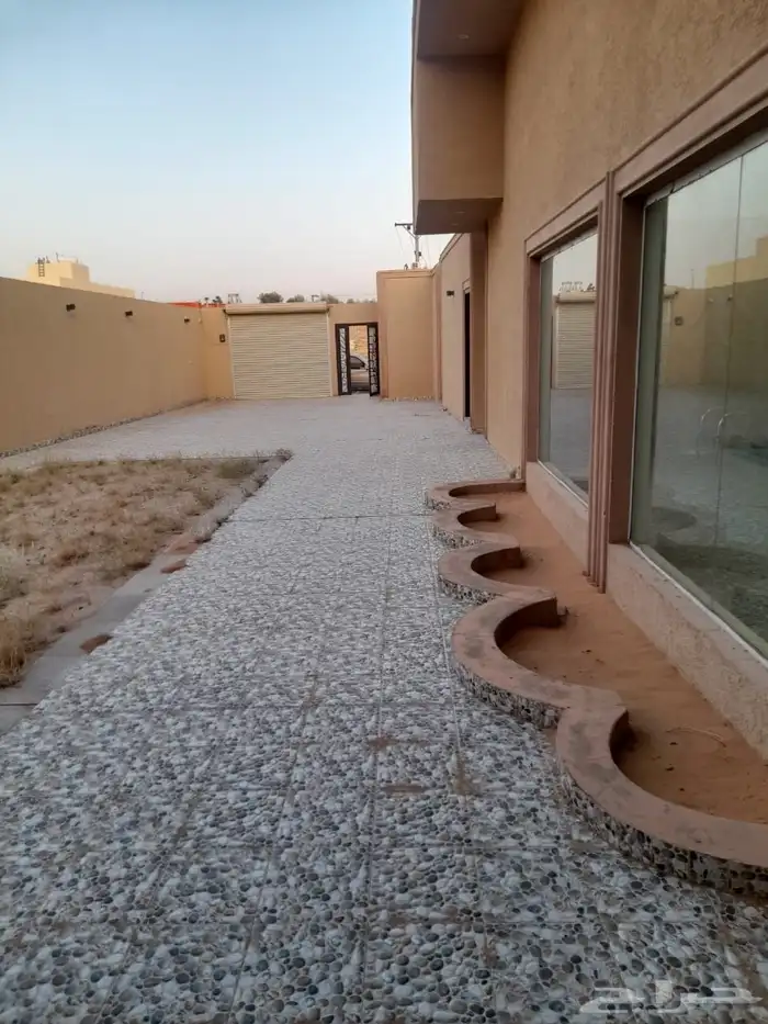 للبيع شاليه جديد في حي الرمال عنيزه 0