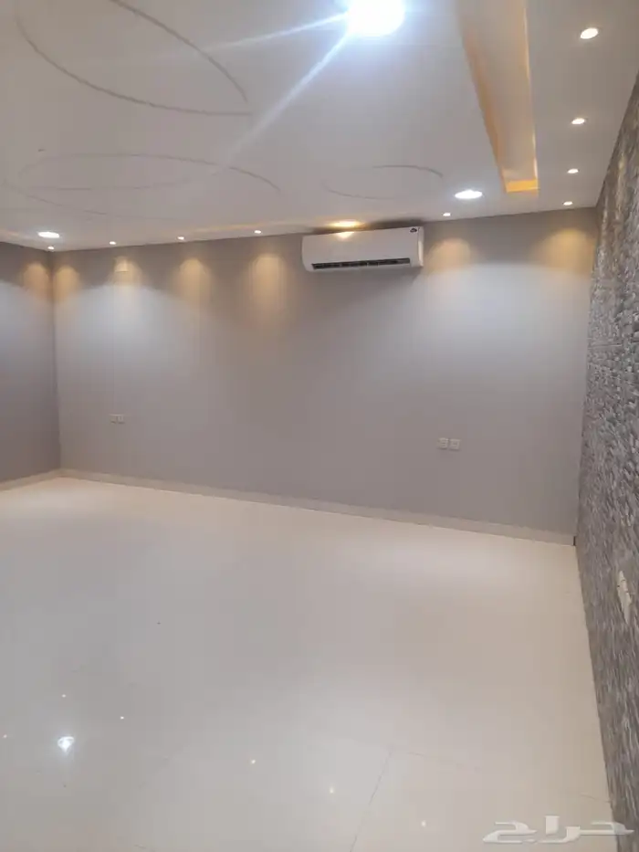 للبيع شاليه جديد في حي الرمال عنيزه 5