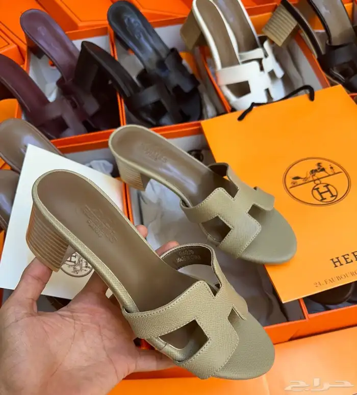 عرررض شنط وشوزات مدرسه وجامعه وطلعات 70