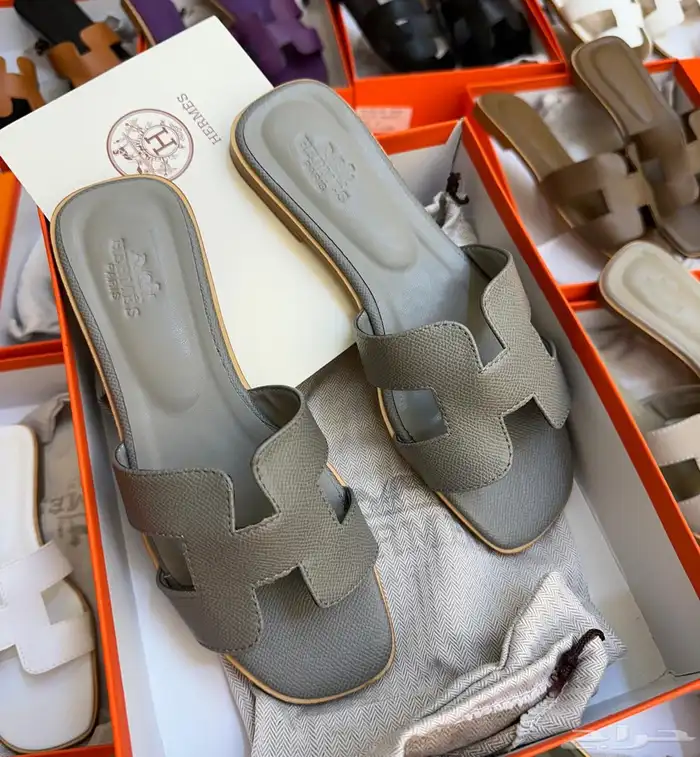 عرررض شنط وشوزات مدرسه وجامعه وطلعات 68