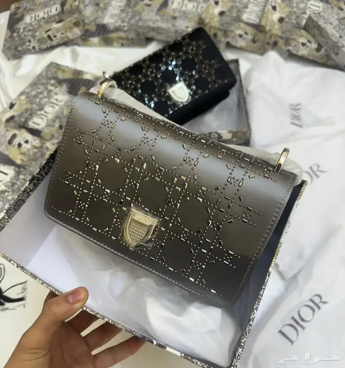 عرررض شنط وشوزات مدرسه وجامعه وطلعات 52