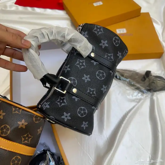 عرررض شنط وشوزات مدرسه وجامعه وطلعات 33