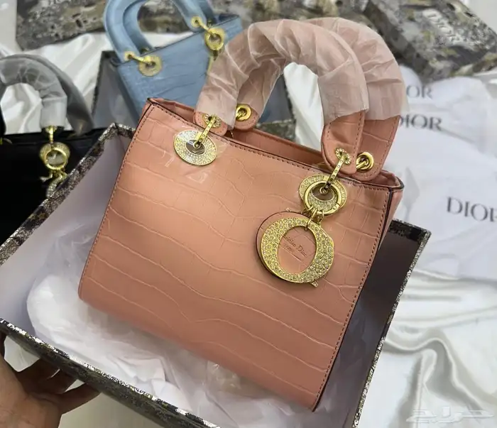 عرررض شنط وشوزات مدرسه وجامعه وطلعات 44