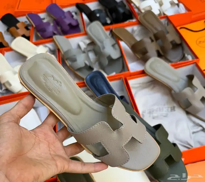 عرررض شنط وشوزات مدرسه وجامعه وطلعات 65