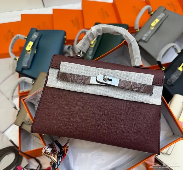 عرررض شنط وشوزات مدرسه وجامعه وطلعات 6