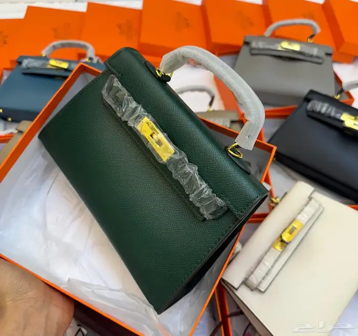 عرررض شنط وشوزات مدرسه وجامعه وطلعات 10