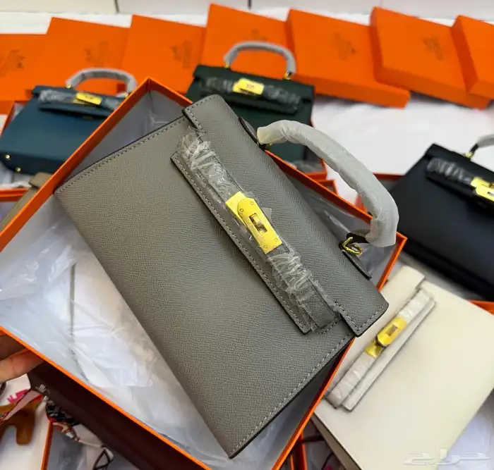 عرررض شنط وشوزات مدرسه وجامعه وطلعات 7