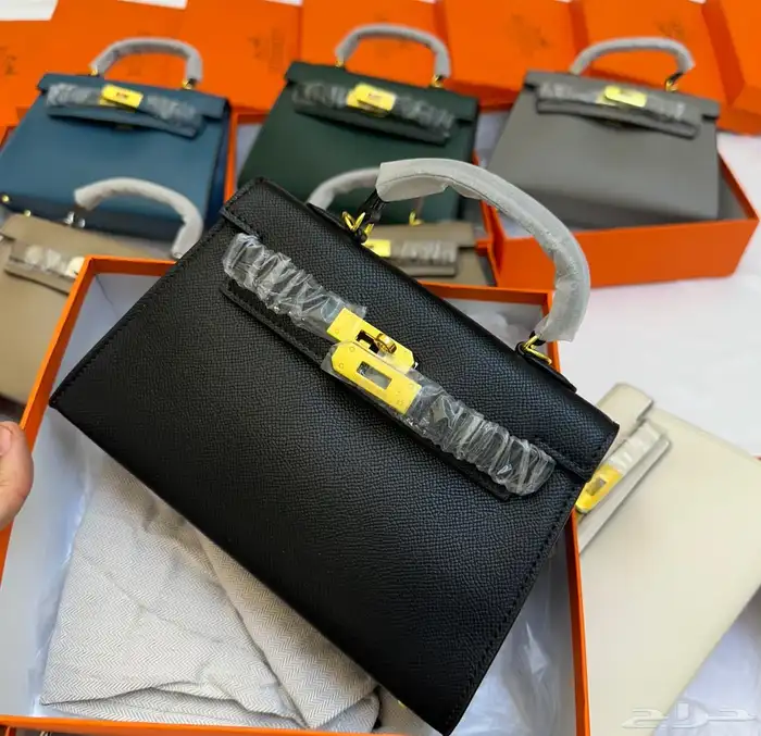 عرررض شنط وشوزات مدرسه وجامعه وطلعات 9