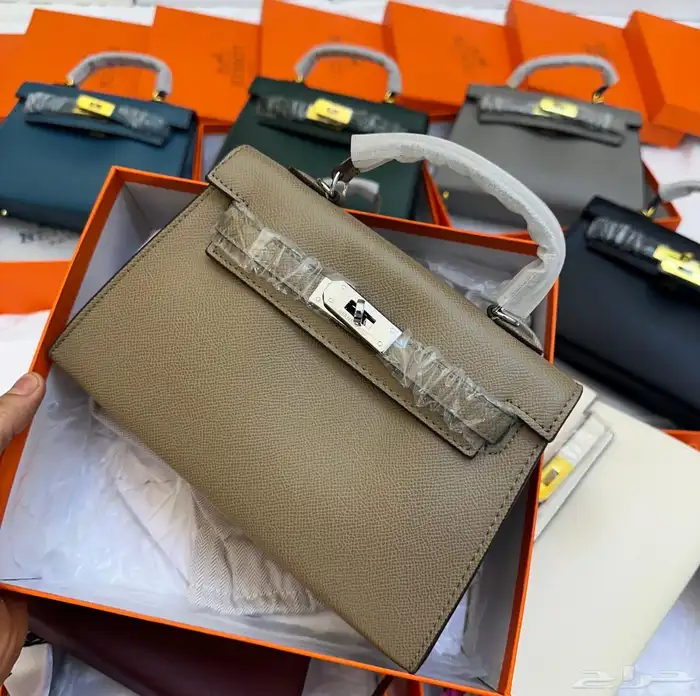 عرررض شنط وشوزات مدرسه وجامعه وطلعات 8